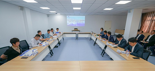 省森工集團露水河林業(yè)局與長白山旅游股份有限公司就森林旅游、促進林業(yè)轉(zhuǎn)型升級開展業(yè)務對接